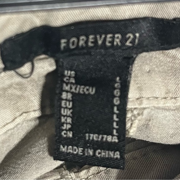 Forever 21 Tan Cargo Pants with Chain Size Large - Picture 6 of 6